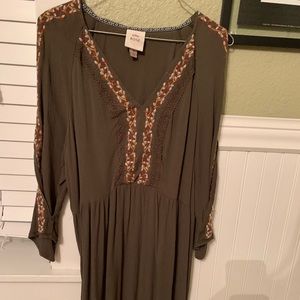 Olive colored dress with peeping sleeve detail.